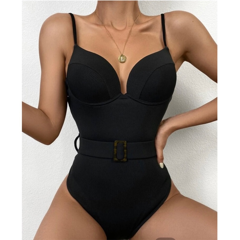 NWOT beautiful swimsuit 😍